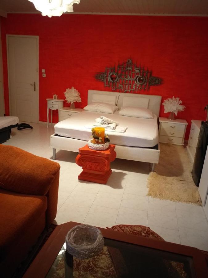Roulas Cozy Apartments Artemida  Bagian luar foto