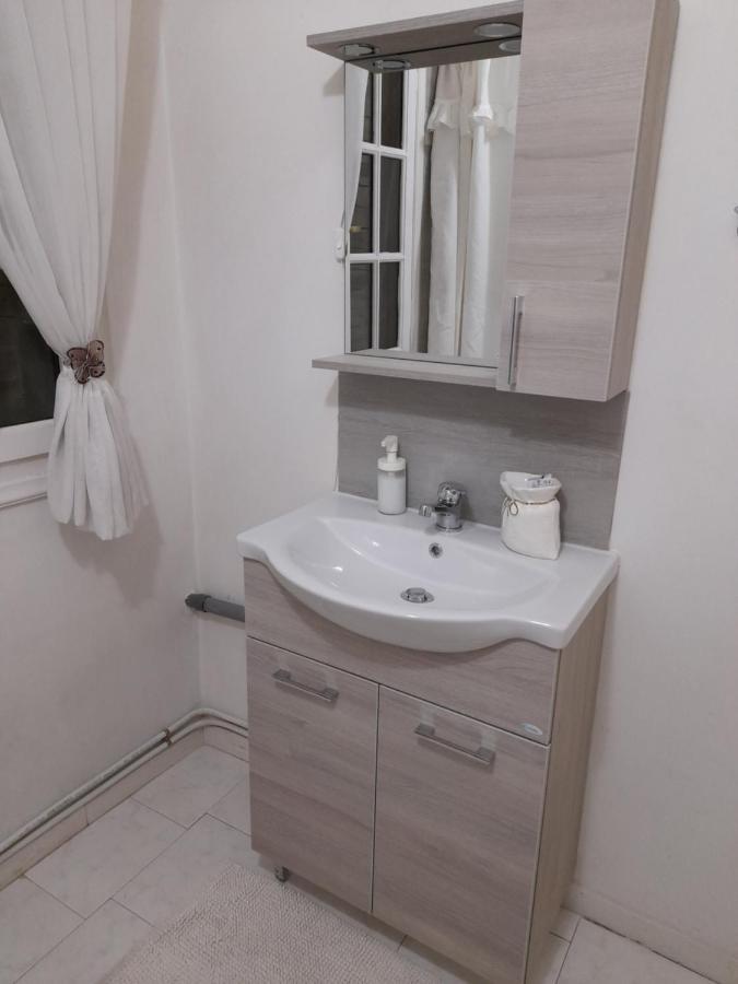 Roulas Cozy Apartments Artemida  Bagian luar foto